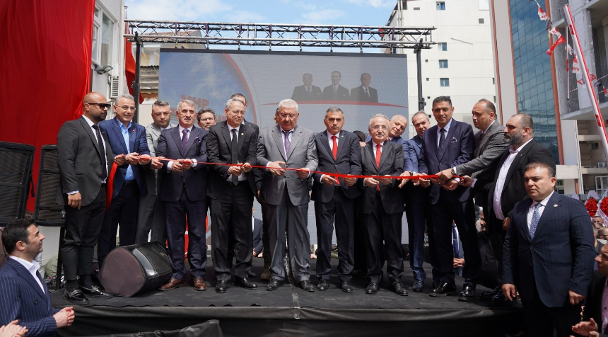 MHP'den Samsun'da Miting Gibi Açılış